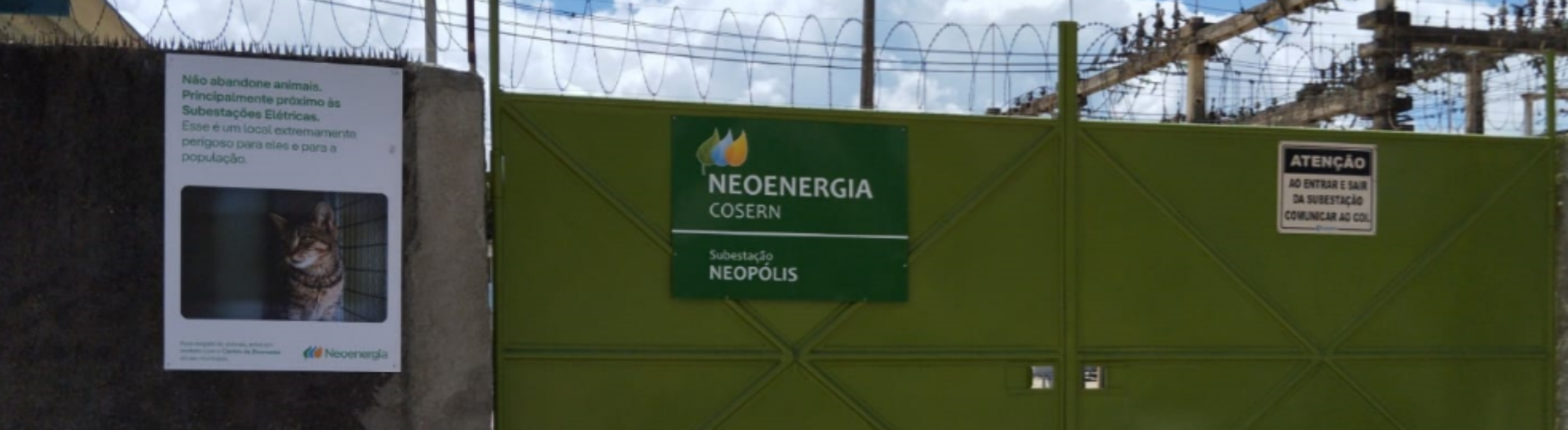 Subestações da Neoenergia fixaram placas alertando para o risco de abandono de animais na área